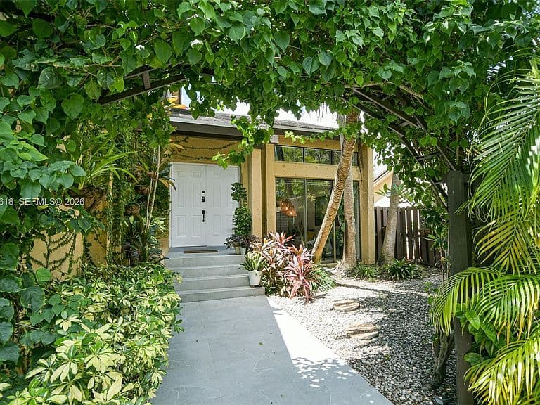 11624 SW 135th Pl photo 1