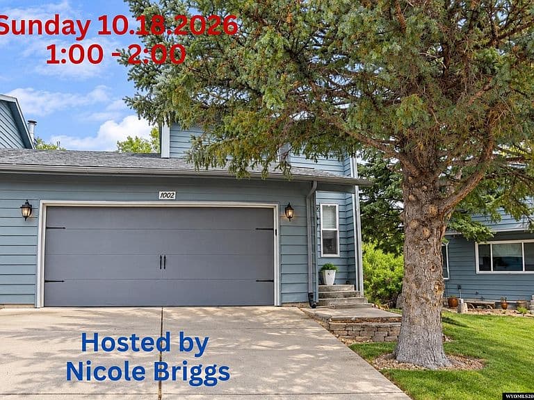 1002 Surrey Ct photo 1