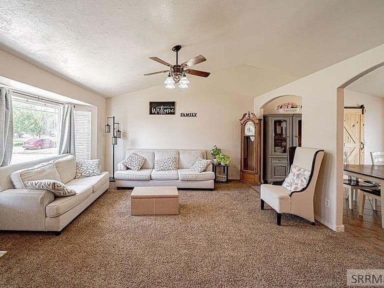 3004 N Wildflower Dr photo 5