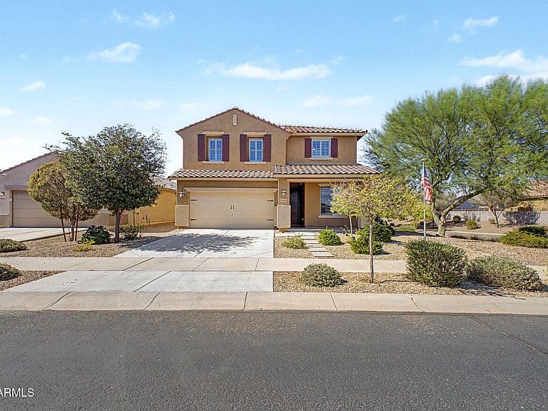 18040 W LOUISE Drive photo 1