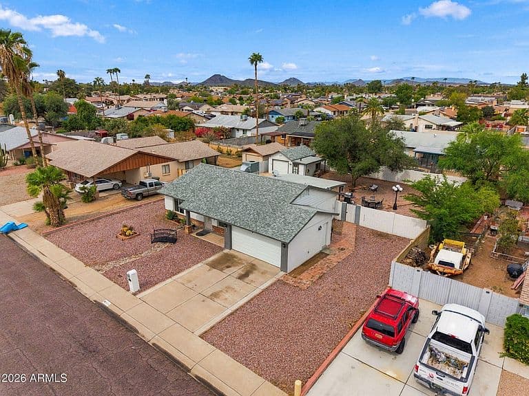 2916 W MEADOW Drive photo 3