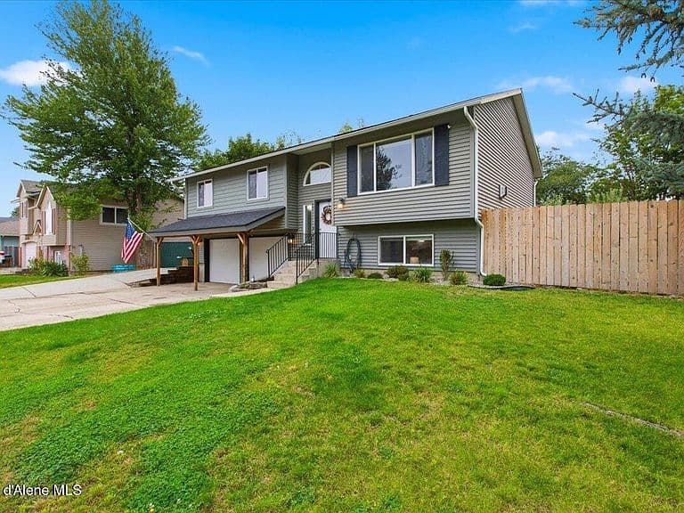 1006 N Adkins Dr photo 1