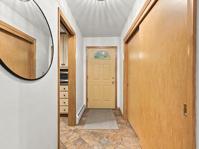 2831 Edgewood Dr N photo 4