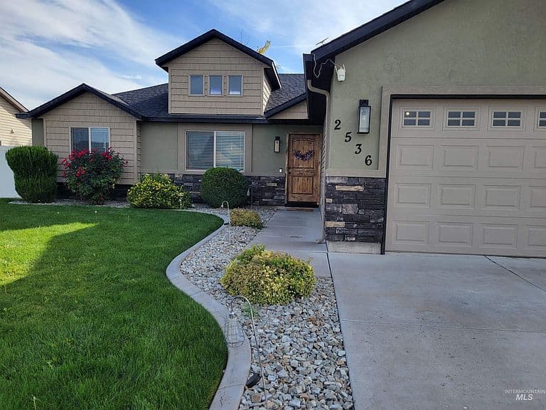 2536 Yellowstone Trl photo 1