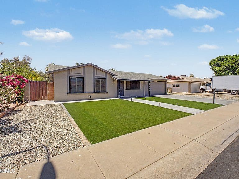 9822 N 47TH Drive photo 2