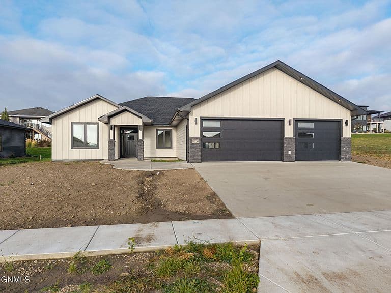 3926 Herd Pl photo 5