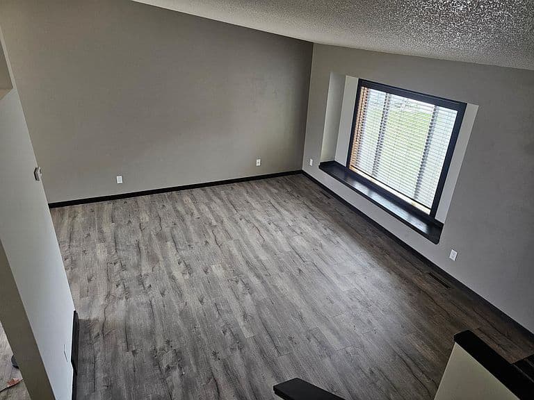 3616 Village Green Ln photo 2