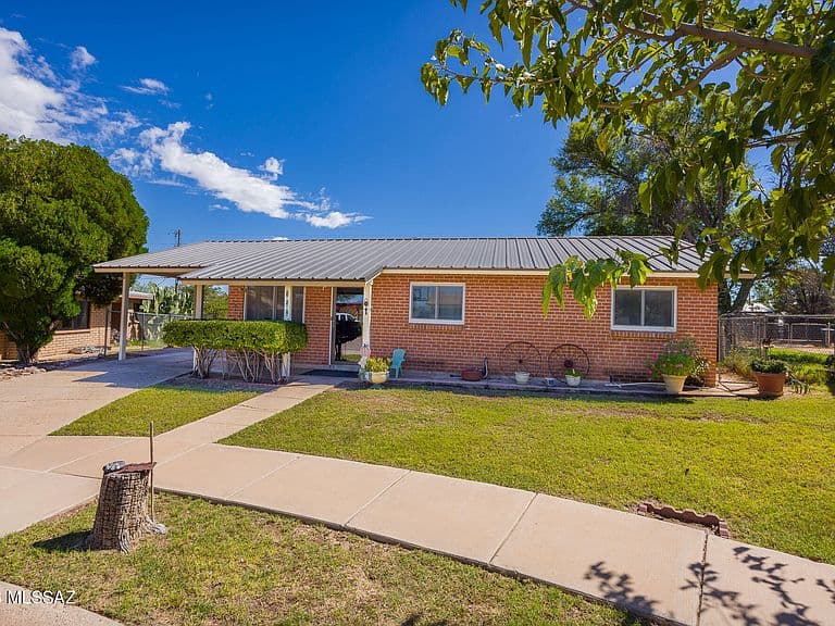 624 E San Pedro Cir photo 1