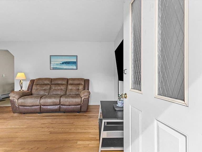 97 Pine Lane photo 2