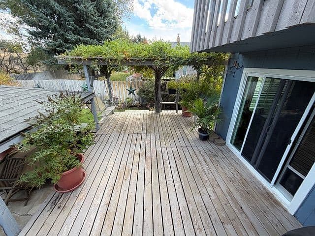 555 W Park St photo 2