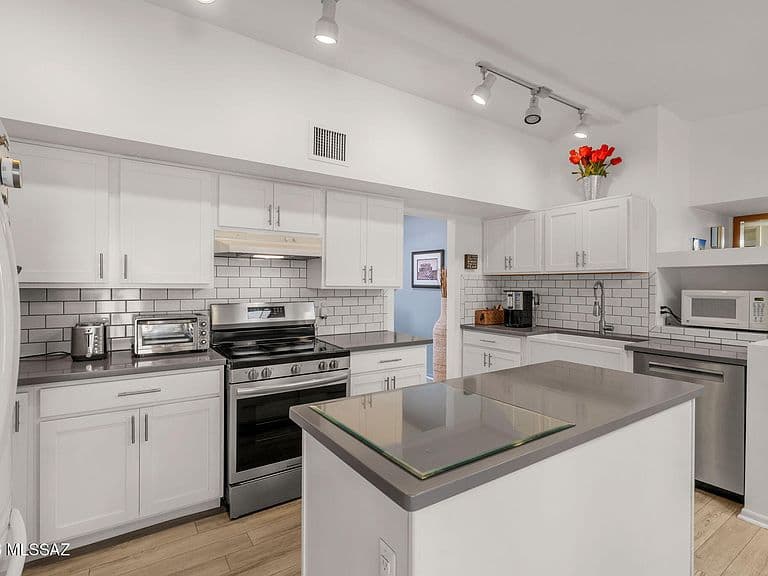 2435 N Bahana Dr photo 4