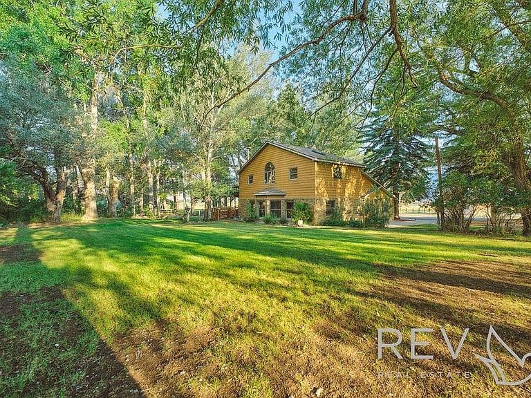 745 Southfork Rd photo 2