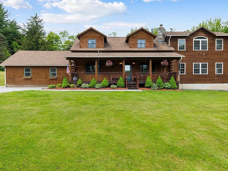 1586 Church Road photo 1