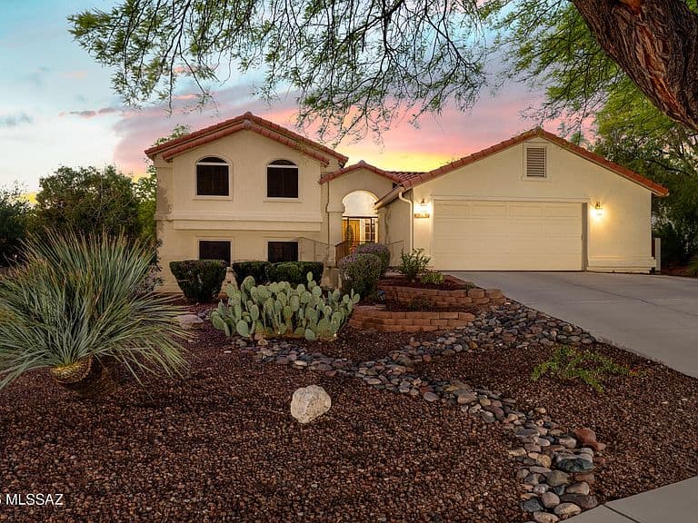 3747 N Sabino Ridge Pl photo 1