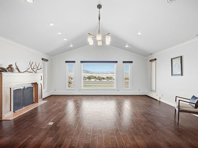 914 Skyline Dr photo 3