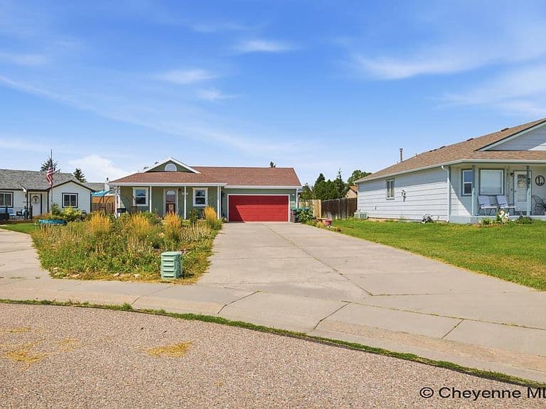 4012 Golden Ct photo 2