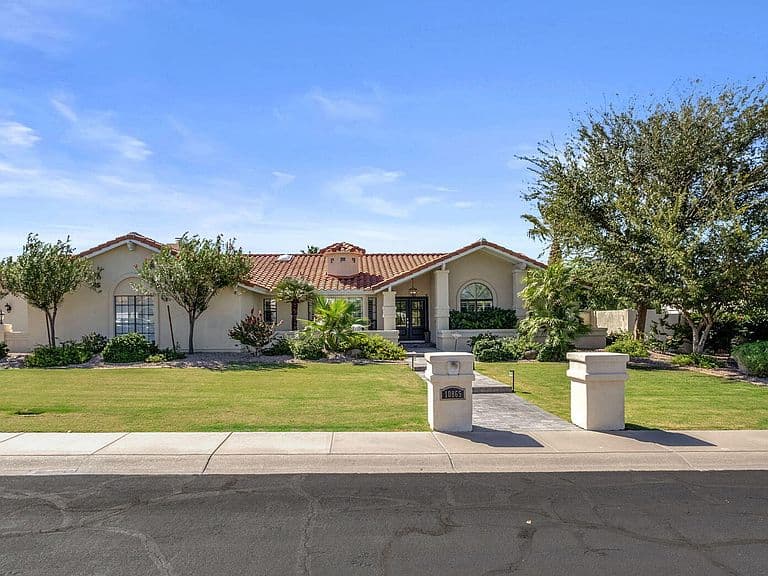 10865 E POINSETTIA Drive photo 2