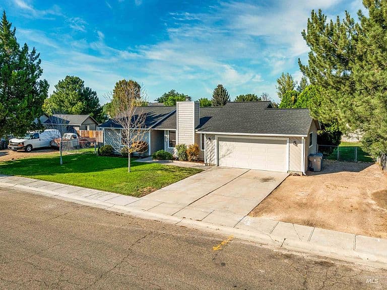300 Meadowbrook Dr photo 3
