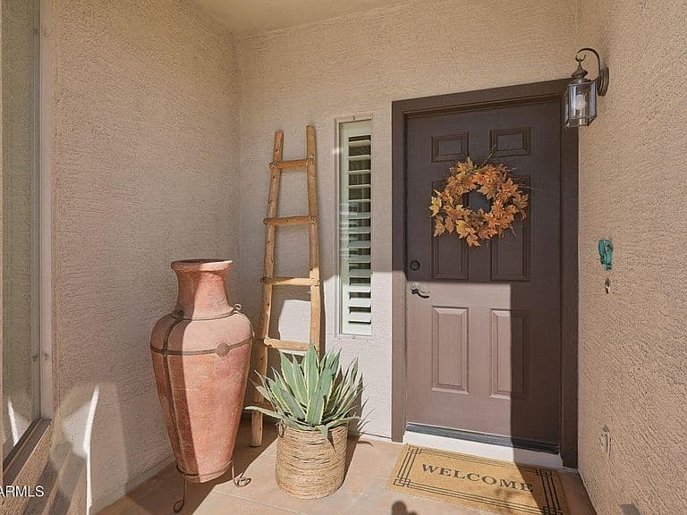 3918 E HAZELTINE Way photo 3
