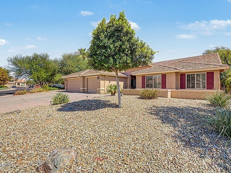 1127 E DUBLIN Street photo 4