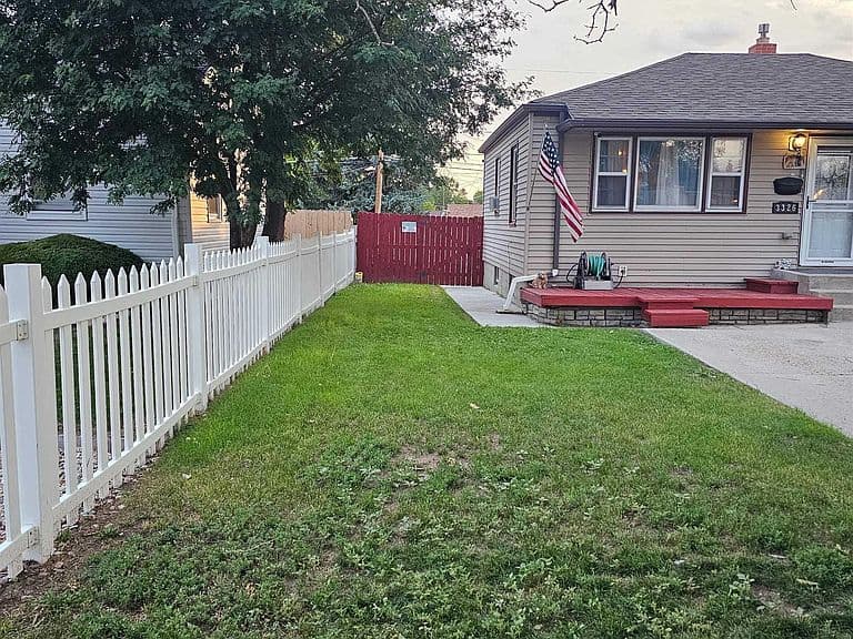 3326 Alexander Ave photo 2