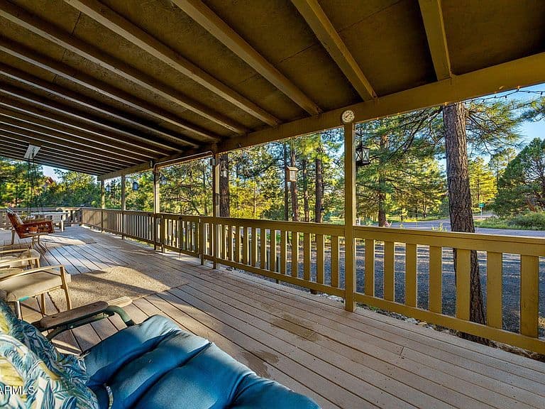 2240 EAGLE Lane photo 5