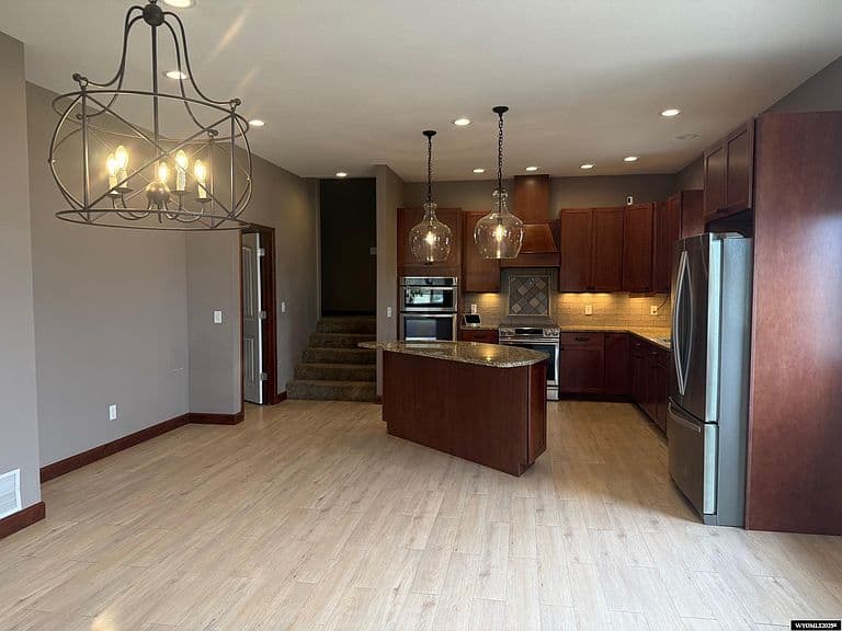 1421 Mountain View Blvd photo 3
