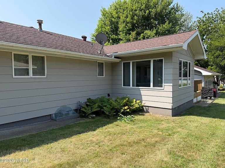 215 12th Ave NE photo 4