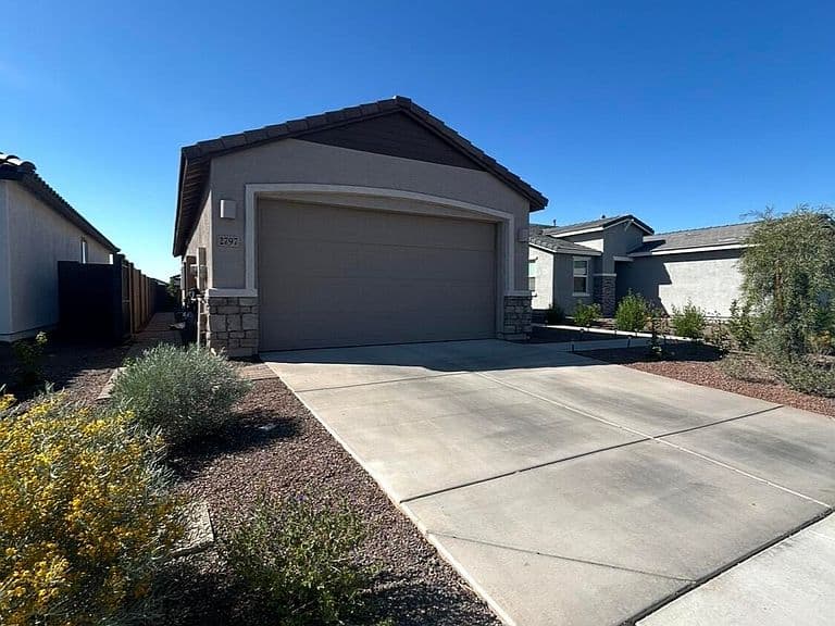 2797 E GRASSLAND Way photo 2