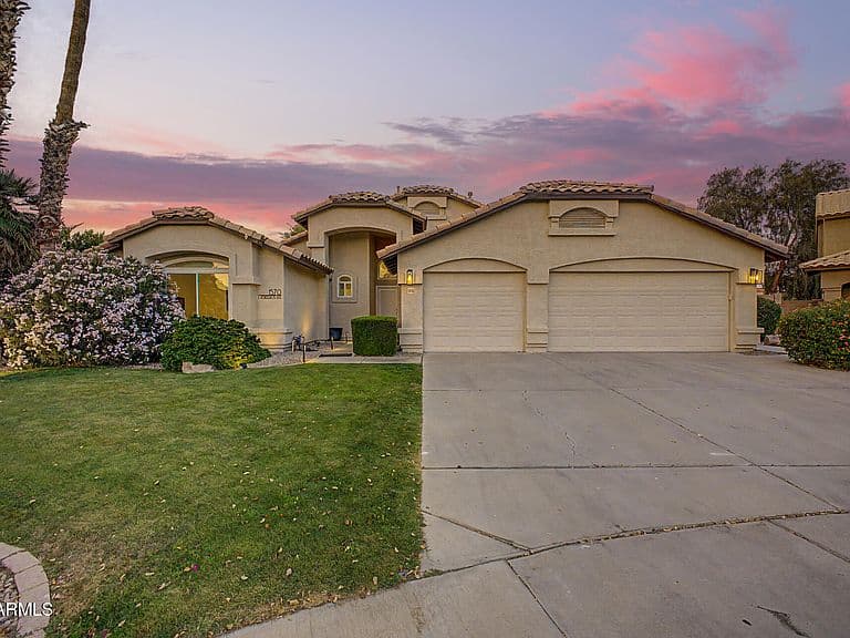 1570 E HORSESHOE Avenue photo 2