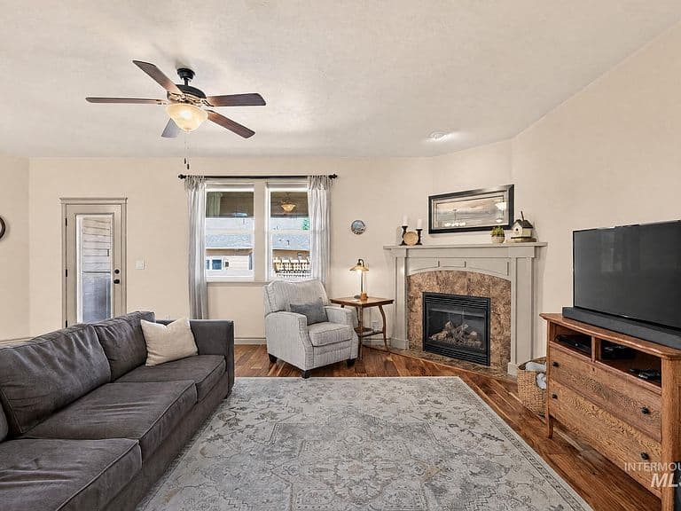 1424 W Raelin Dr photo 4