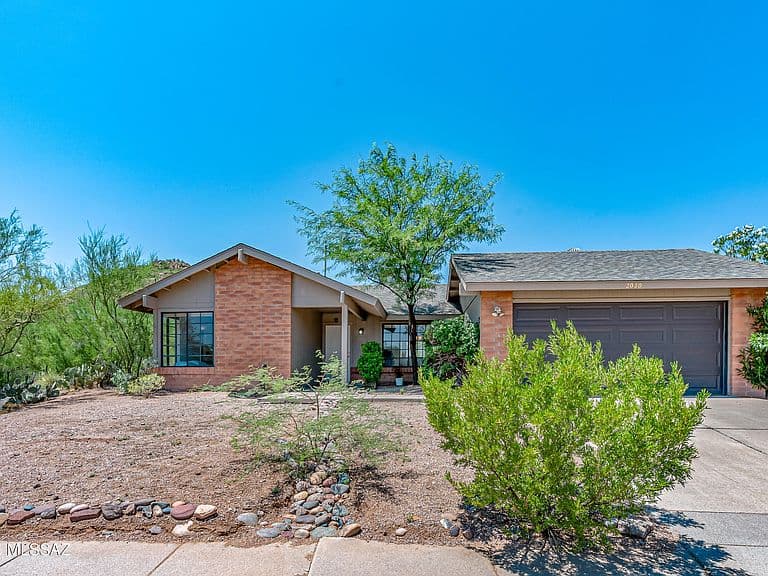 2020 S Westmont Dr photo 2