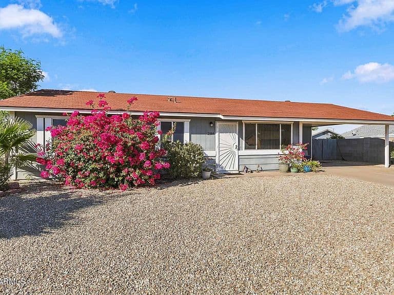2158 E CLAIRE Drive photo 2