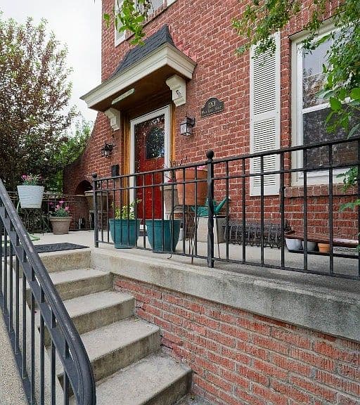 1201 W Gold St photo 2