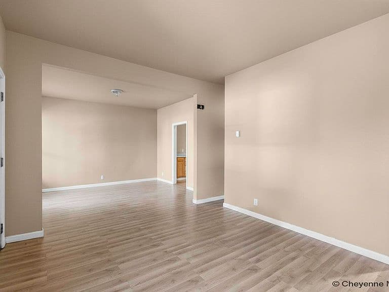 2315 Thomes Ave photo 4