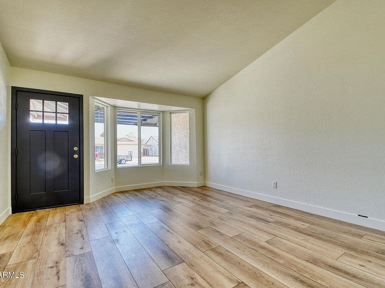 3722 E GLADE Avenue photo 5