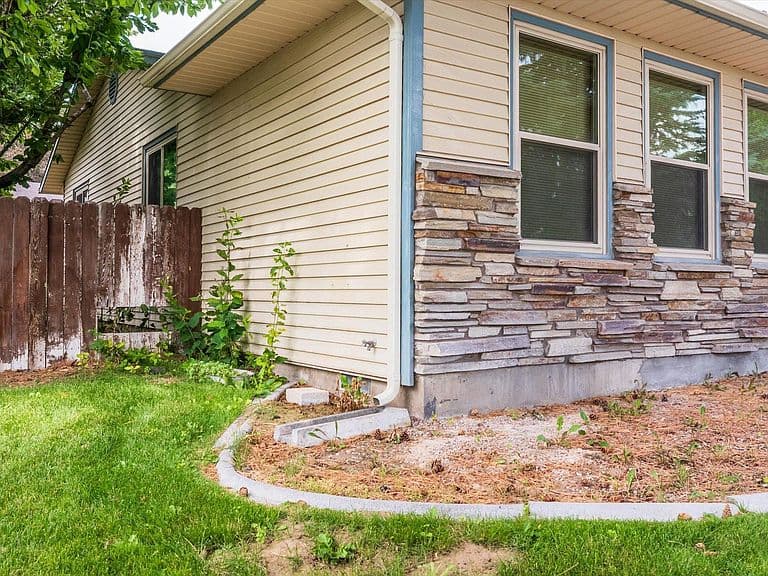 828 Brundage St photo 5