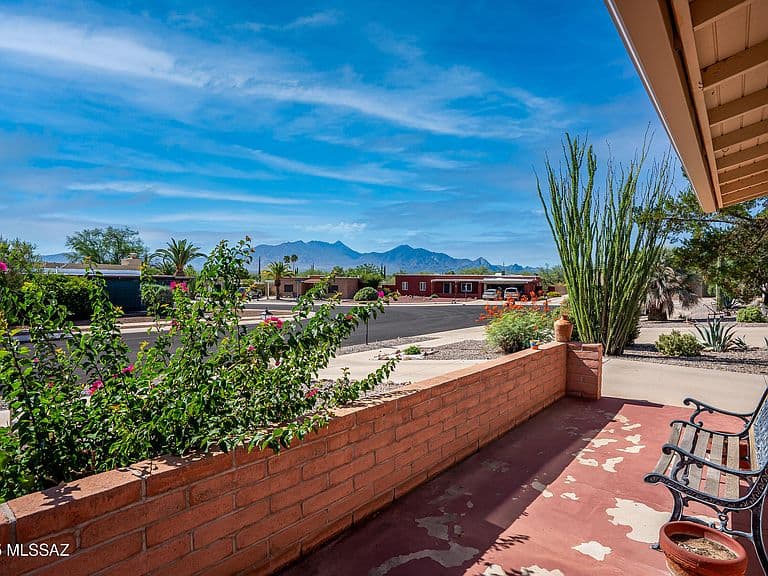 1050 S La Higuera photo 4