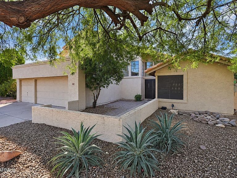 177 W CAROLINE Lane photo 5