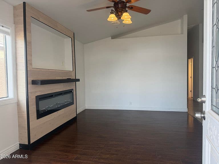 8926 W VALE Drive photo 2