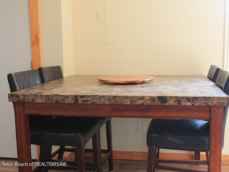 15 Taylor Ave photo 5