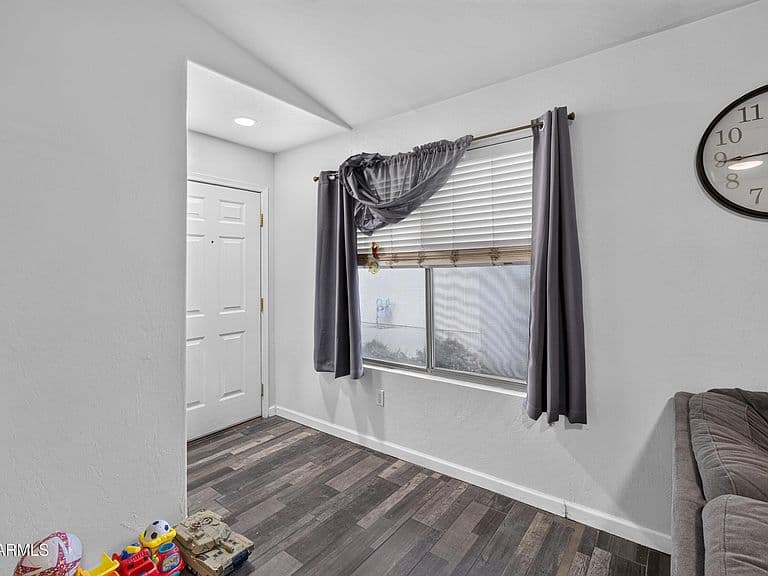 1413 W VAUGHN Avenue photo 5