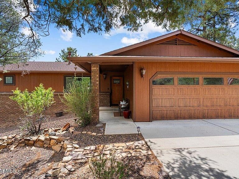 2011 W CLEAR VIEW Lane photo 2