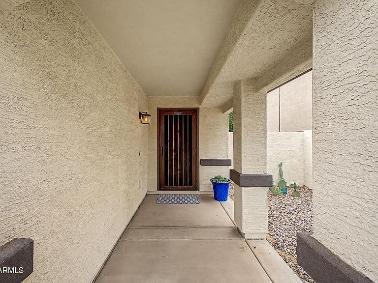 1975 E ALOE Place photo 3