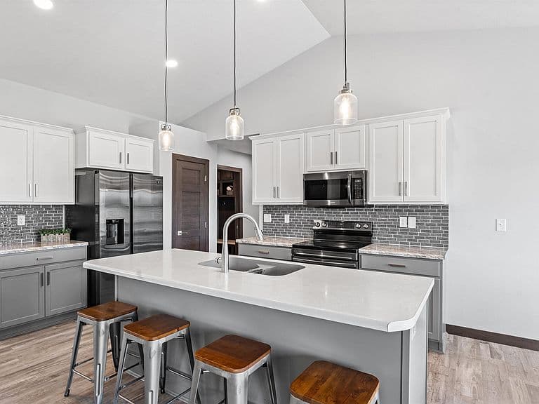 630 Creekside Trl photo 5