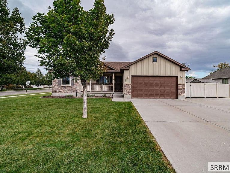 341 Oaktrail Dr photo 2