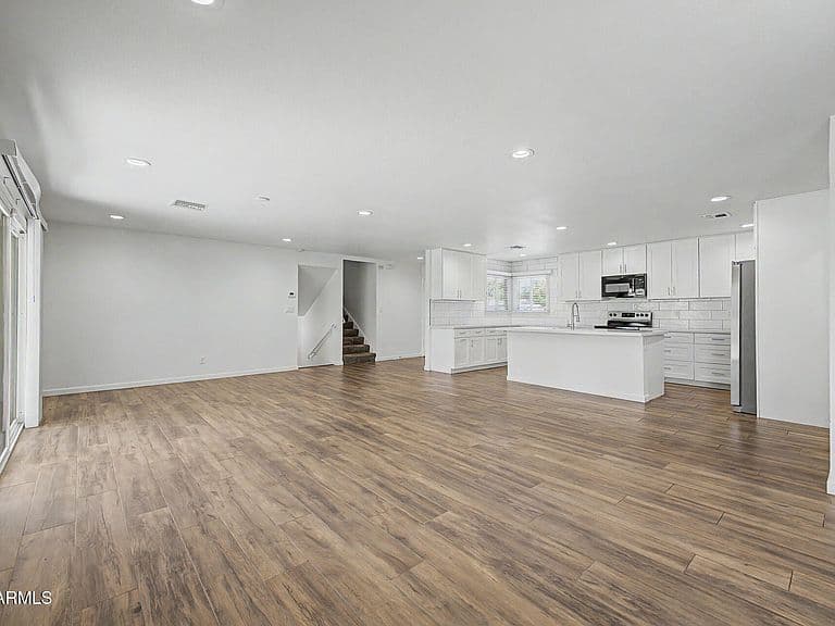 1403 E MINTON Drive photo 5