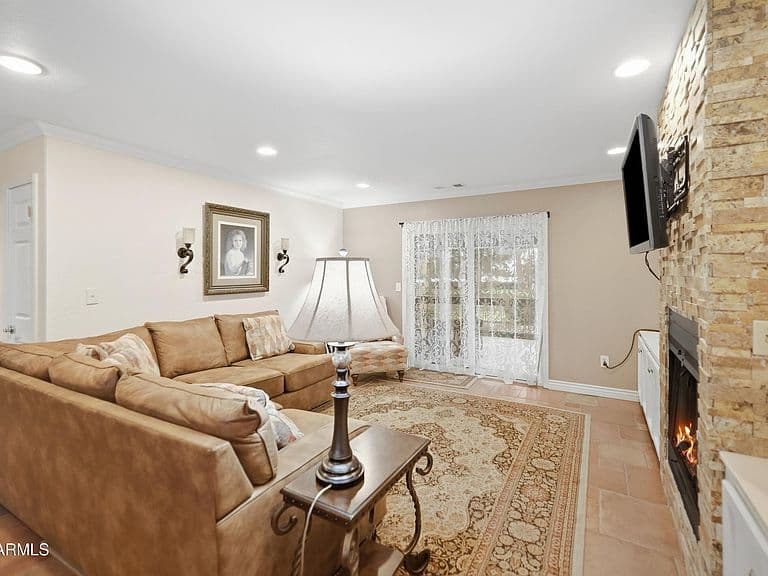 115 CHAPARRAL Drive photo 5