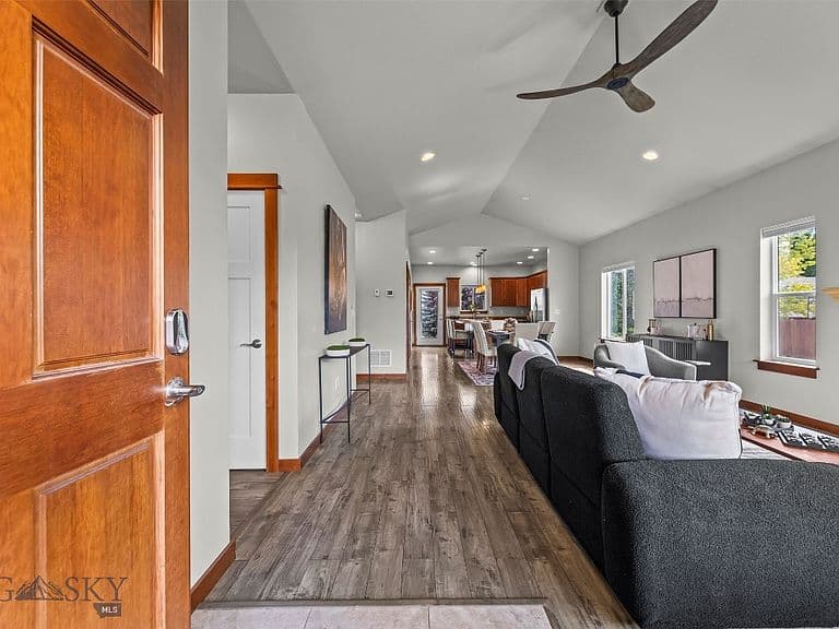 1290 Manzanita Dr photo 3
