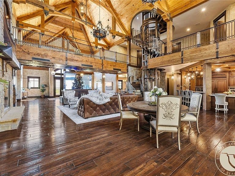 5650 Canyonwoods Dr photo 3